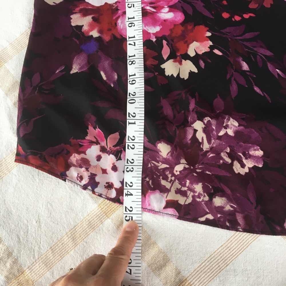 NWT XS ROZ & ALI PEEK-A-BOO FRONT PINK BLACK & PURPLE FLORAL BELL SLEEVED TOP - Picture 8 of 13